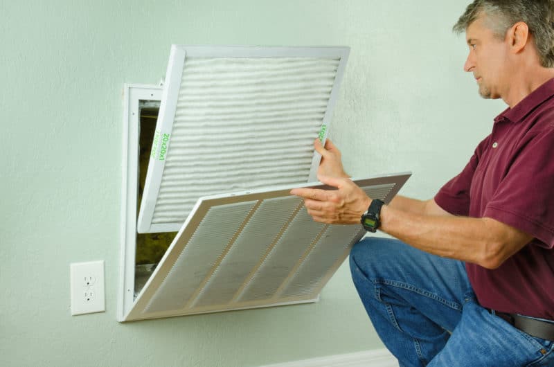 How to Choose and Change an Air Filter